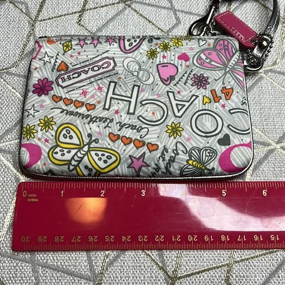 COACH Graffiti Wristlet w/Pink Hangtag - Picture 6 of 7